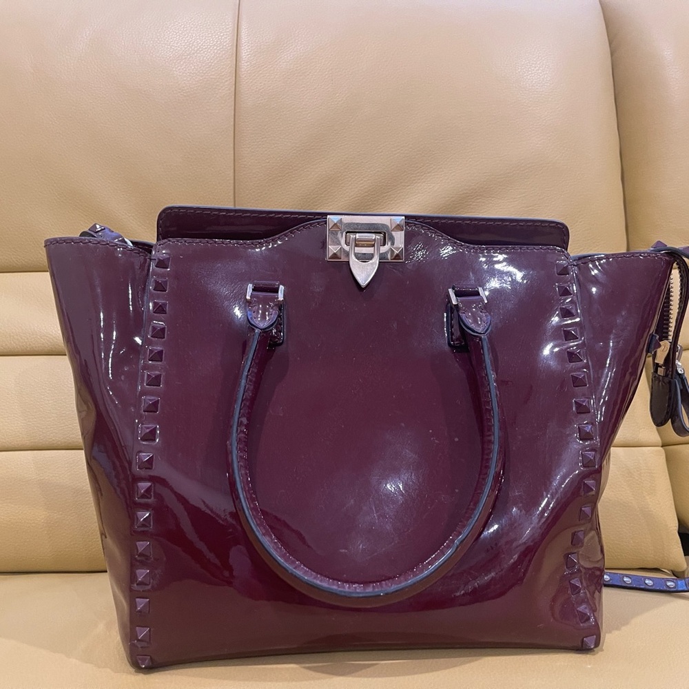 Authentic Valentino Rockstud Patent Leather Tote Bag – Burgundy